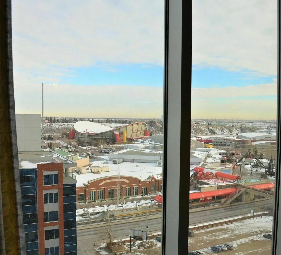 Monki Di Executive Suites - Alura Calgary