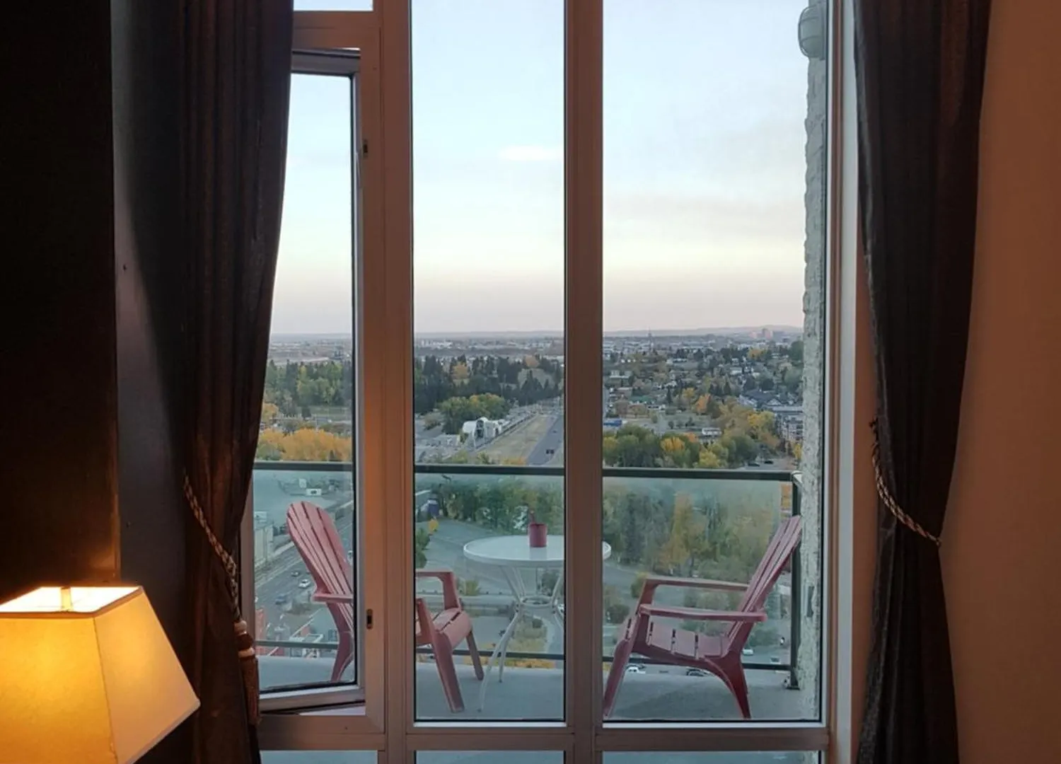 Monki Di Executive Suites - Alura Calgary 0*,  Canada