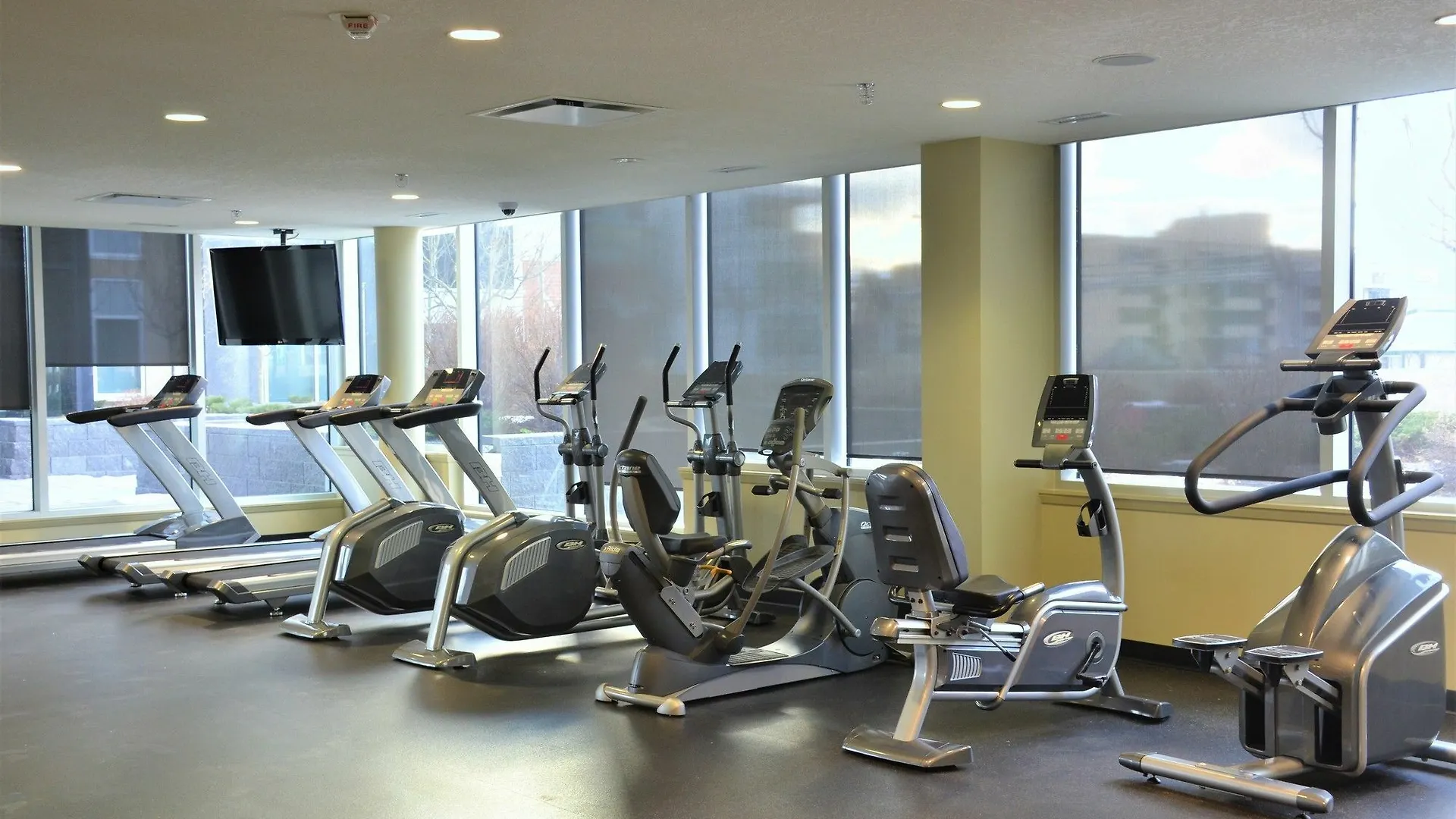 Monki Di Executive Suites - Alura Calgary